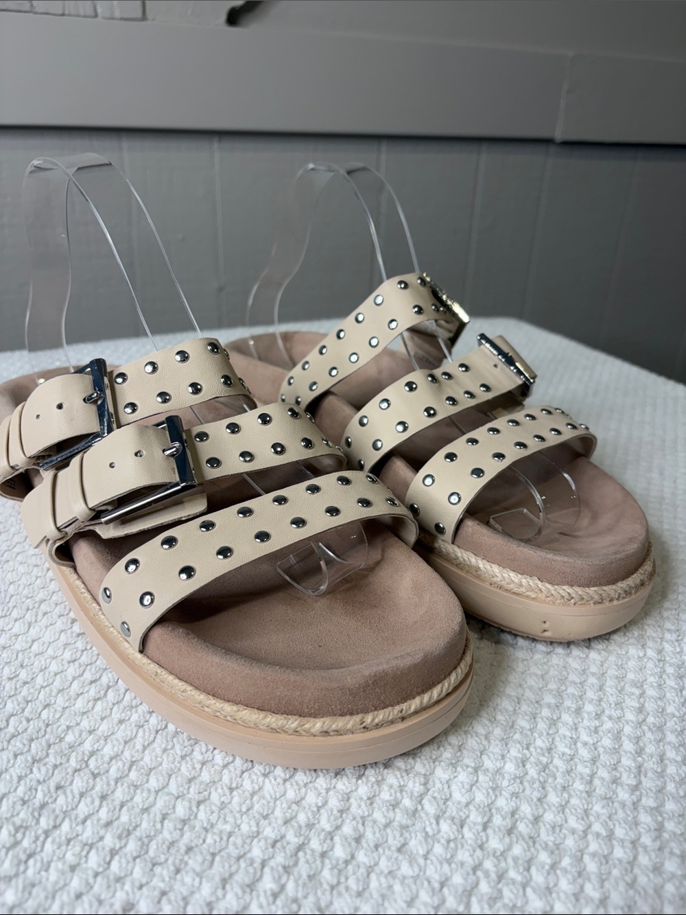 Vince Camuto Ciandra Studded Slide Sandals Sago Beige Buckle Flat Sz 10 - Picture 6 of 10